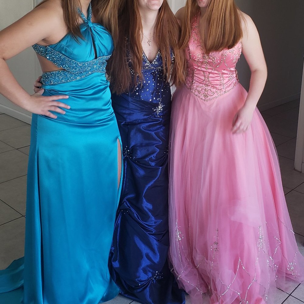 Teal size 7/8  prom homecoming dress Cleaned out my girls Closets.